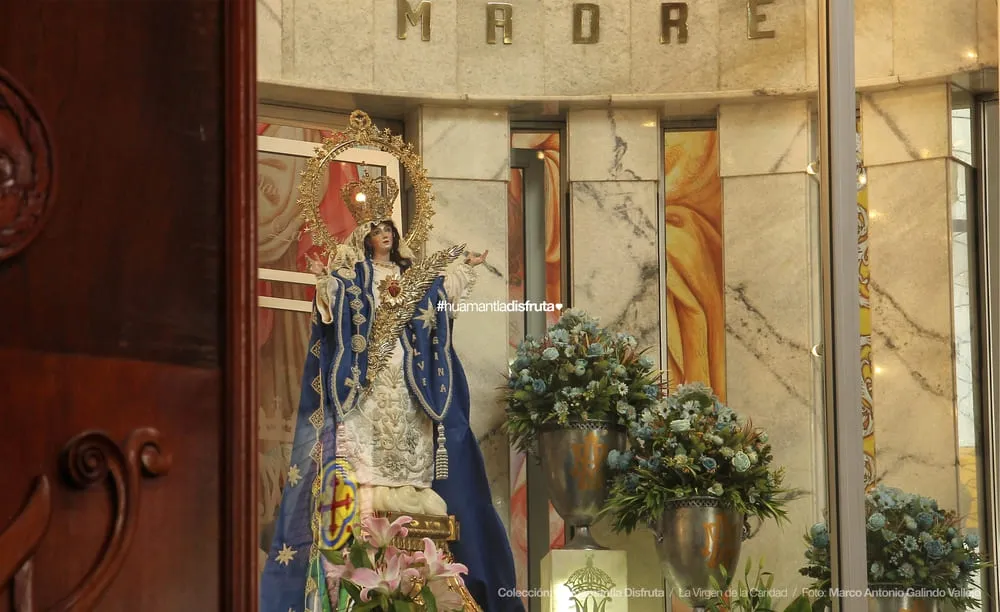 Elaboración comunitaria de tapetes de aserrín