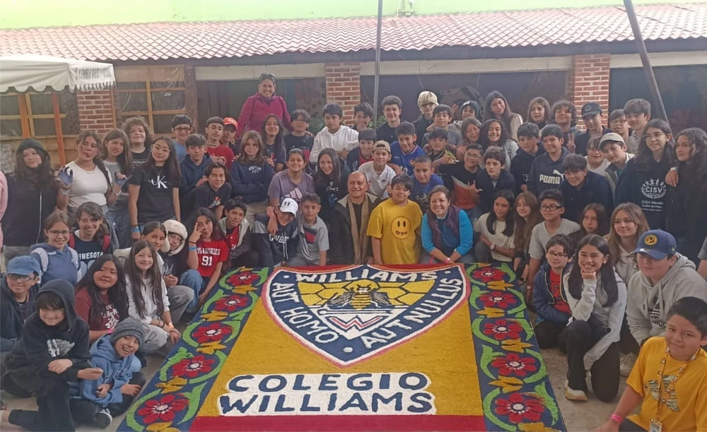 Trabajo colectivo durante la experiencia Arte Mágico