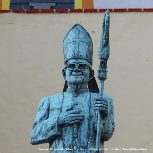 ESCULTURA A LUIS MUNIVE Y ESCOBAR