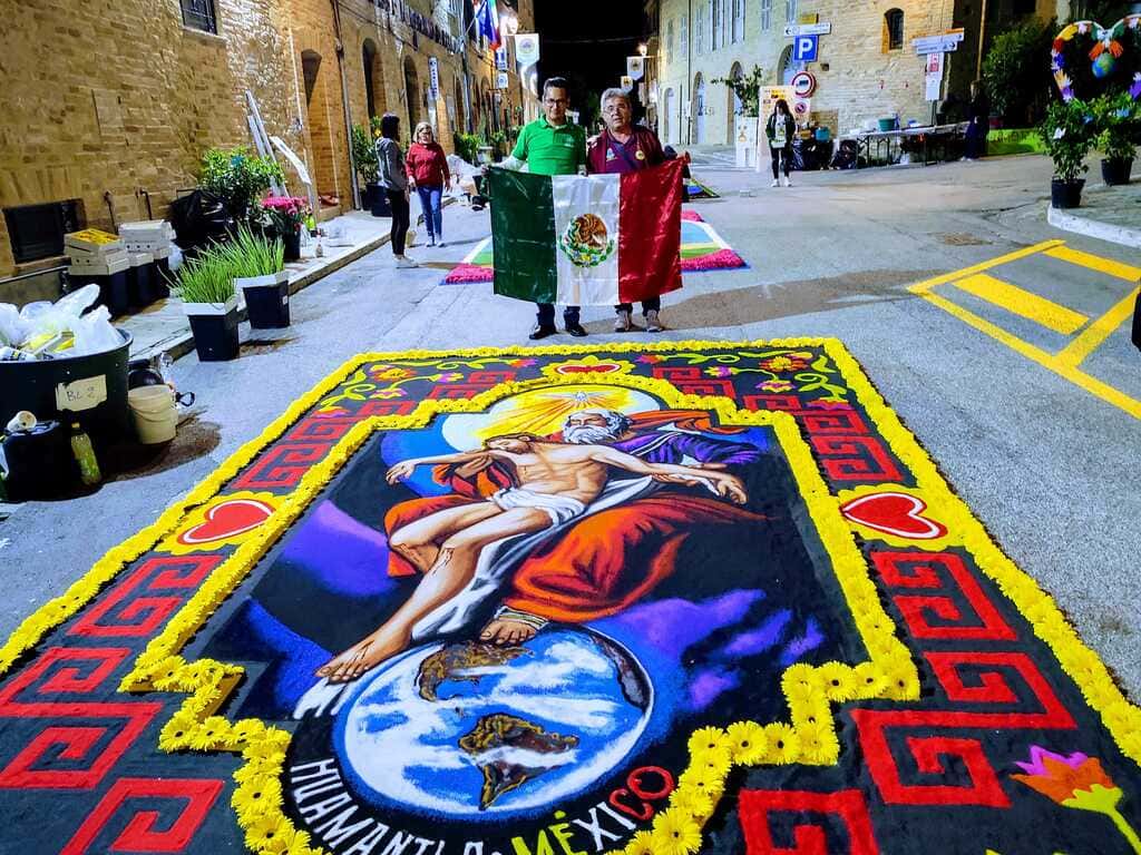 Alfombristas participan en el Corpus Domini; Italia y el mundo admiran el arte efímero de Huamantla Tlaxcala