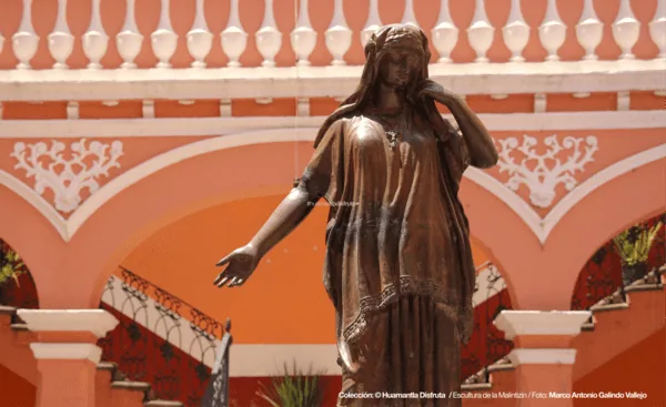 Escultura de Malintzin en Huamantla