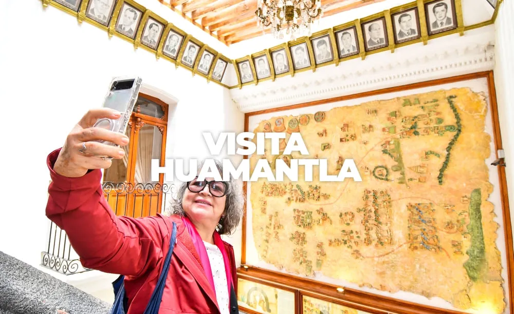 Visitante conociendo el patrimonio de Huamantla